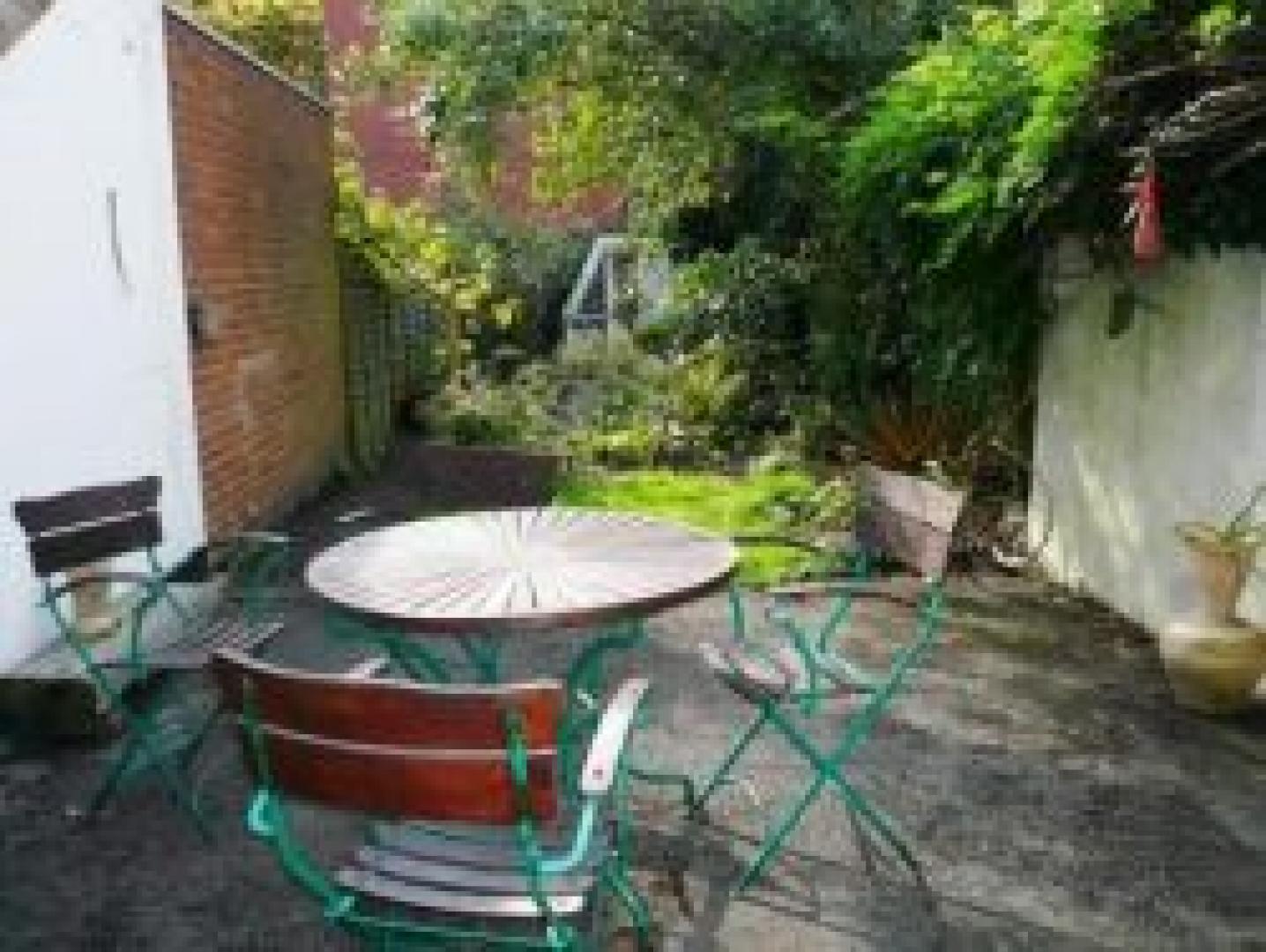 			Studio Apartment, 1 bath, 1 reception Flat			 Walm Lane, WILLESDEN GREEN NW2